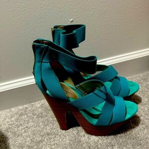 Jessica Simpson heels in color ‘Miami green’